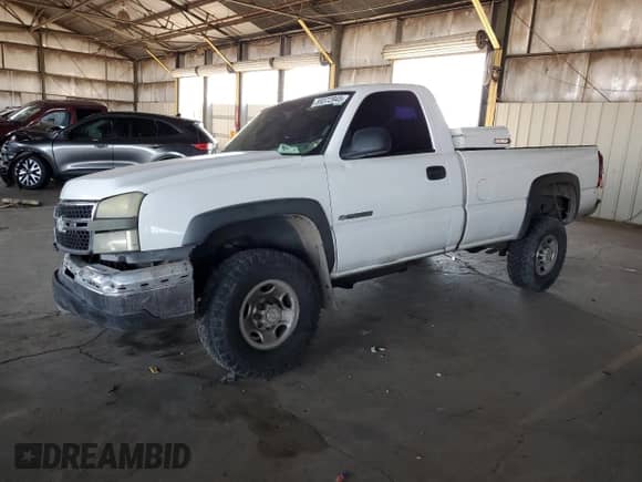 2007 Chevrolet Silverado 2500HD Work Truck z VIN 1GCHC24U97E198531, wystawiony jako Copart lot #59372945 z przebiegiem 322 239 mil mil oraz Szkoda całkowita • Salvage title. Historia ofert i sprzedaży dostępna na DreamBid. Obrazek 1.