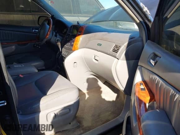 2009 Toyota Sienna XLE z VIN 5TDZK22C69S273555, wystawiony jako IAAI lot #41276221 z przebiegiem 129 160 mil mil oraz . Historia ofert i sprzedaży dostępna na DreamBid. Obrazek 5.