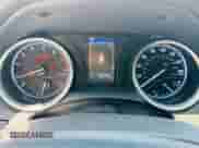 2021 Toyota Camry LE z VIN 4T1C11AK7MU595701, wystawiony jako Copart lot #85303255 z przebiegiem 30 616 mil mil oraz Czysty tytuł • Clean title. Historia ofert i sprzedaży dostępna na DreamBid. Obrazek 8.