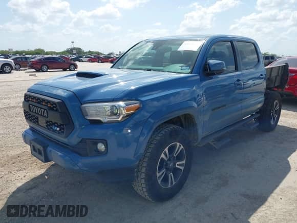 2019 Toyota Tacoma SR5 с VIN 5TFAZ5CN2KX075548, выставлен на аукционе IAAI как лот 42550629 с пробегом 238 228 миль миль и . История ставок и продаж доступна на DreamBid. Изображение 18.