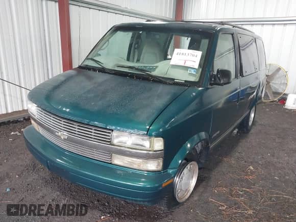 1996 Chevrolet Astro with VIN 1GNDM19W9TB148425, listed as a IAAI auction lot 41813704 with 246,935 mi miles and . Bid and sale history available at DreamBid. Image 17.