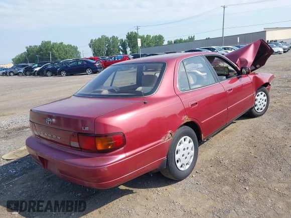 1995 Toyota Camry LE z VIN 4T1SK12E6SU572991, wystawiony jako IAAI lot #42850808 z przebiegiem 226 921 mil mil oraz . Historia ofert i sprzedaży dostępna na DreamBid. Obrazek 4.