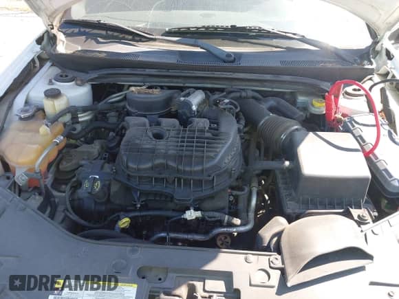 2013 Chrysler 200 Touring z VIN 1C3CCBBG2DN745890, wystawiony jako IAAI lot #43345445 z przebiegiem 140 084 mil mil oraz . Historia ofert i sprzedaży dostępna na DreamBid. Obrazek 10.