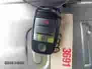 2020 Kia Sorento EX z VIN 5XYPHDA50LG710474, wystawiony jako IAAI lot #41639432 z przebiegiem 133 800 mil mil oraz . Historia ofert i sprzedaży dostępna na DreamBid. Obrazek 11.