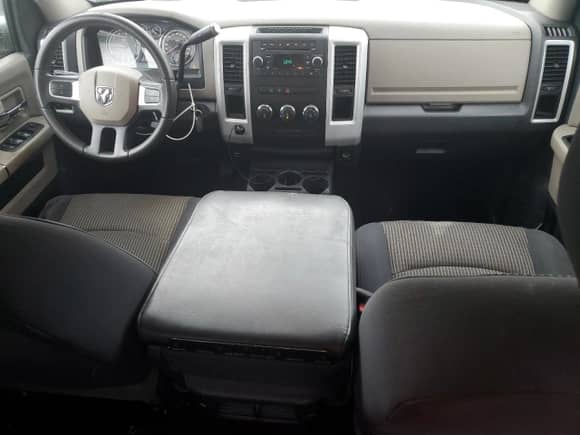 2009 Dodge 1500 SLT с VIN 1D3HB13T59S787979, выставлен на аукционе Copart как лот 73893584 с пробегом 133 948 миль миль и Списание • Salvage title. История ставок и продаж доступна на DreamBid. Изображение 8.