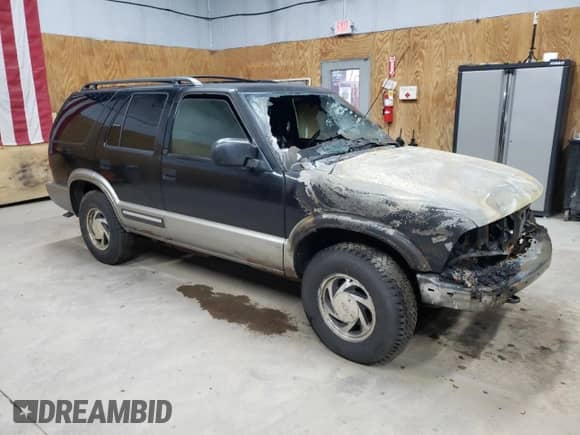 2000 Chevrolet Blazer LT с VIN 1GNDT13W0Y2221121, выставлен на аукционе Copart как лот 70241964 с пробегом Не указан миль и Чистый • Clean title. История ставок и продаж доступна на DreamBid. Изображение 4.