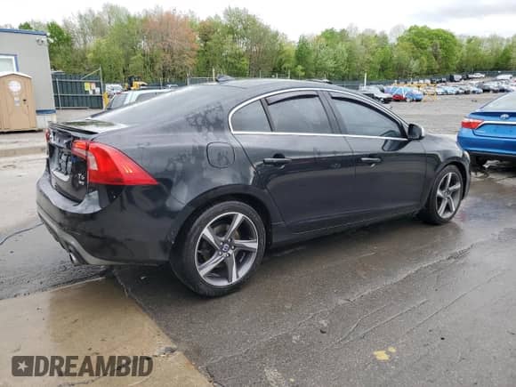 2015 Volvo S60 с VIN YV1902TP9F2332358, выставлен на аукционе Copart как лот 55616165 с пробегом 99 357 миль миль и Списание • Salvage title. История ставок и продаж доступна на DreamBid. Изображение 3.