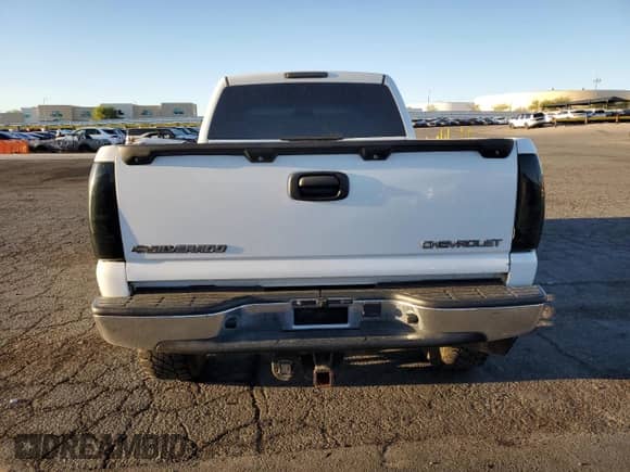 2004 Chevrolet Silverado 2500HD LT3 z VIN 1GCHK23G74F249075, wystawiony jako Copart lot #70821055 z przebiegiem 262 530 mil mil oraz Szkoda całkowita • Salvage title. Historia ofert i sprzedaży dostępna na DreamBid. Obrazek 6.