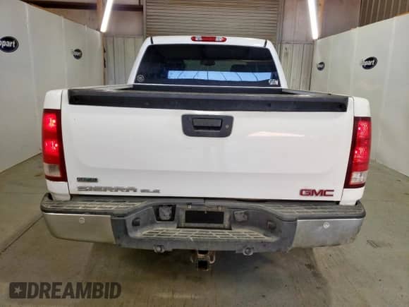 2011 GMC Sierra 1500 SLE with VIN 3GTP2VE33BG183093, listed as a Copart auction lot 84920335 with 333,811 mi miles and Clean title. Bid and sale history available at DreamBid. Image 6.