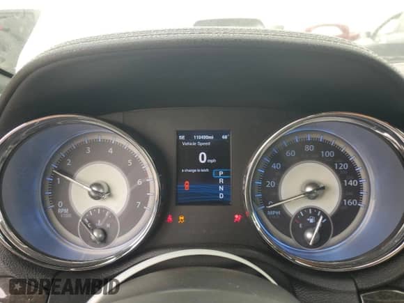 2014 Chrysler 300 C z VIN 2C3CCAKT1EH306147, wystawiony jako Copart lot #60062375 z przebiegiem 110 490 mil mil oraz Czysty tytuł • Clean title. Historia ofert i sprzedaży dostępna na DreamBid. Obrazek 9.