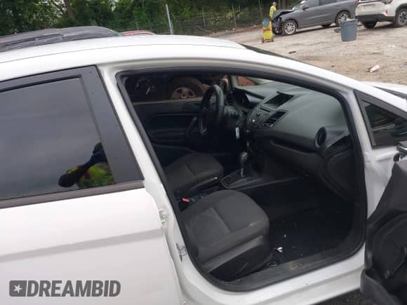 2014 Ford Fiesta S z VIN 3FADP4TJ1EM191222, wystawiony jako IAAI lot #42456575 z przebiegiem 110 969 mil mil oraz . Historia ofert i sprzedaży dostępna na DreamBid. Obrazek 5.