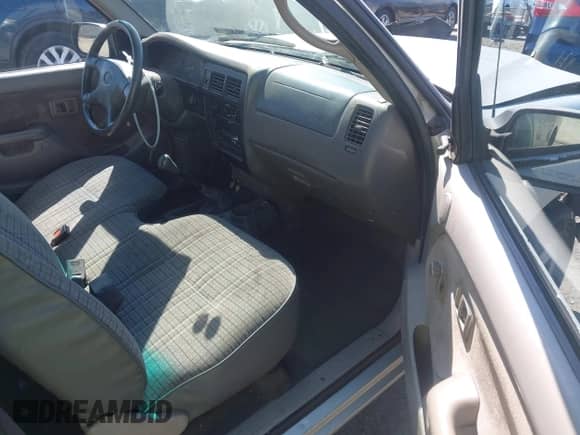 2001 Toyota Tacoma z VIN 5TENL42N21Z795860, wystawiony jako IAAI lot #43221268 z przebiegiem 279 211 mil mil oraz . Historia ofert i sprzedaży dostępna na DreamBid. Obrazek 5.