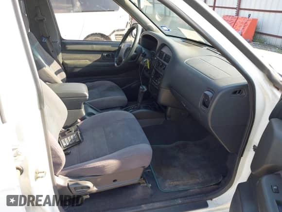 2000 Nissan Pathfinder XE z VIN JN8AR07S6YW402832, wystawiony jako IAAI lot #43140649 z przebiegiem 267 352 mil mil oraz . Historia ofert i sprzedaży dostępna na DreamBid. Obrazek 5.