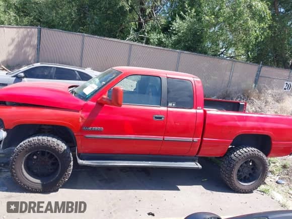 2000 Dodge 2500 with VIN 1B7KF2363YJ144344, listed as a IAAI auction lot 42533055 with 291,886 mi miles and . Bid and sale history available at DreamBid. Image 14.