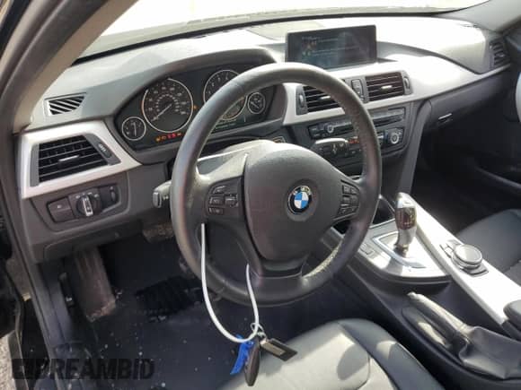 2015 BMW 3 Series 320i xDrive с VIN WBA3C3C57FK203068, выставлен на аукционе Copart как лот 80079605 с пробегом 36 199 миль миль и На запчасти • Non repairable. История ставок и продаж доступна на DreamBid. Изображение 8.