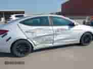 2019 Hyundai Elantra SEL z VIN KMHD84LF1KU866430, wystawiony jako IAAI lot #42922783 z przebiegiem 134 510 mil mil oraz . Historia ofert i sprzedaży dostępna na DreamBid. Obrazek 6.