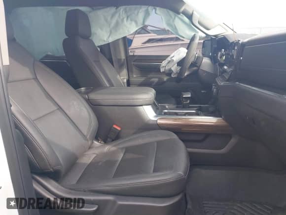 2024 Chevrolet Silverado 1500 LT Trail Boss z VIN 3GCUDFED9RG407845, wystawiony jako IAAI lot #41843864 z przebiegiem 14 058 mil mil oraz . Historia ofert i sprzedaży dostępna na DreamBid. Obrazek 5.