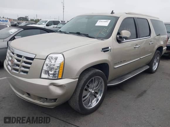 2013 Cadillac Escalade ESV с VIN 1GYS4GEF2DR216804, выставлен на аукционе IAAI как лот 42459084 с пробегом 159 073 миль миль и . История ставок и продаж доступна на DreamBid. Изображение 2.