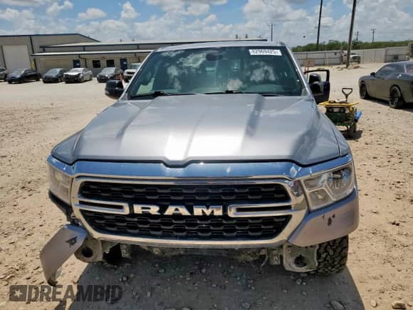 2022 Ram 1500 Big Horn z VIN 1C6SRFMT5NN324861, wystawiony jako Copart lot #62969425 z przebiegiem 157 331 mil mil oraz Czysty tytuł • Clean title. Historia ofert i sprzedaży dostępna na DreamBid. Obrazek 5.