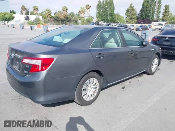 2013 Toyota Camry LE z VIN 4T1BD1FK7DU073372, wystawiony jako IAAI lot #42475919 z przebiegiem 309 549 mil mil oraz . Historia ofert i sprzedaży dostępna na DreamBid. Obrazek 4.