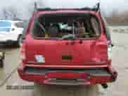 2000 Chevrolet Blazer LS z VIN 1GNCS13W5Y2155227, wystawiony jako Copart lot #43950875 z przebiegiem 153 365 mil mil oraz Nie do naprawy • Non repairable. Historia ofert i sprzedaży dostępna na DreamBid. Obrazek 6.