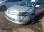 2011 Toyota Corolla S z VIN 2T1BU4EE9BC572931, wystawiony jako IAAI lot #43354993 z przebiegiem 160 935 mil mil oraz . Historia ofert i sprzedaży dostępna na DreamBid. Obrazek 6.