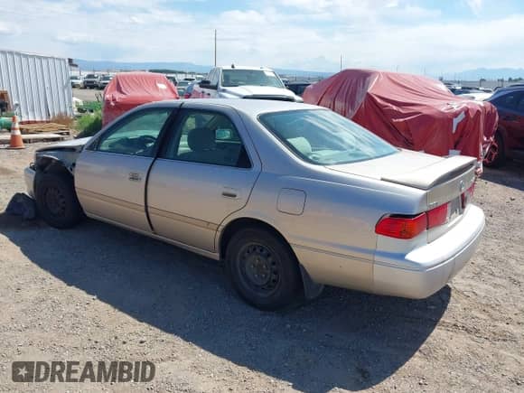 2001 Toyota Camry CE z VIN 4T1BG28K11U771191, wystawiony jako IAAI lot #42859247 z przebiegiem 133 167 mil mil oraz . Historia ofert i sprzedaży dostępna na DreamBid. Obrazek 3.