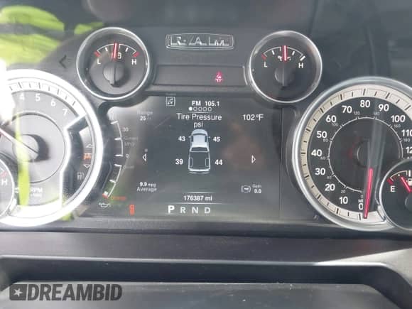 2013 Ram 1500 z VIN 1C6RR7LPXDS578669, wystawiony jako IAAI lot #42997518 z przebiegiem 176 387 mil mil oraz . Historia ofert i sprzedaży dostępna na DreamBid. Obrazek 7.