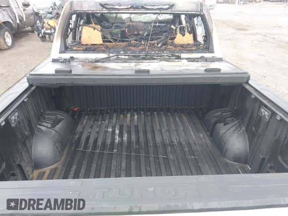 2023 Toyota Tundra Limited Hybrid z VIN 5TFJC5DB4PX035193, wystawiony jako IAAI lot #42884646 z przebiegiem Nie podano mil oraz . Historia ofert i sprzedaży dostępna na DreamBid. Obrazek 12.
