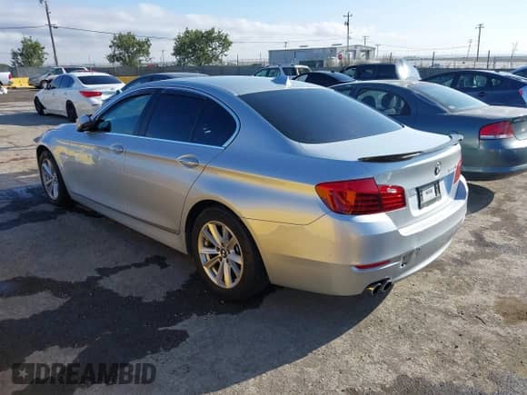 2015 BMW 5 Series 528i с VIN WBA5A5C58FD519593, выставлен на аукционе IAAI как лот 43200640 с пробегом 119 151 миль миль и . История ставок и продаж доступна на DreamBid. Изображение 3.