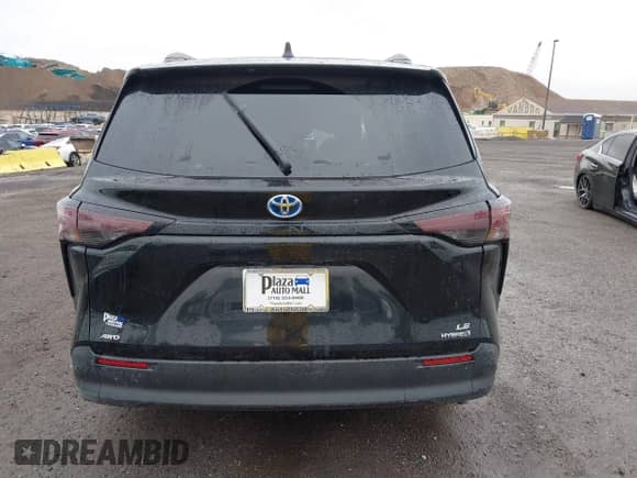 2024 Toyota Sienna LE with VIN 5TDBSKFC2RS142957, listed as a IAAI auction lot 42382592 with 7,407 mi miles and . Bid and sale history available at DreamBid. Image 16.