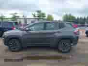 2019 Jeep Compass Trailhawk z VIN 3C4NJDDB8KT722053, wystawiony jako IAAI lot #42634252 z przebiegiem 69 628 mil mil oraz . Historia ofert i sprzedaży dostępna na DreamBid. Obrazek 14.