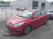 2017 Hyundai Accent SE z VIN KMHCT4AE8HU380324, wystawiony jako IAAI lot #42260181 z przebiegiem 124 287 mil mil oraz . Historia ofert i sprzedaży dostępna na DreamBid. Obrazek 2.