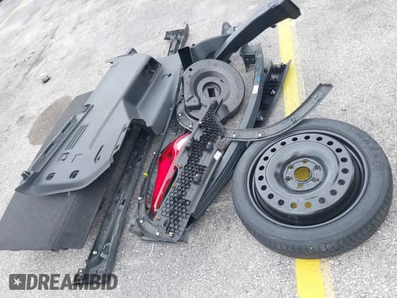 2021 Chevrolet Traverse LT с VIN 1GNERHKW6MJ198490, выставлен на аукционе IAAI как лот 43151310 с пробегом 111 417 миль миль и . История ставок и продаж доступна на DreamBid. Изображение 12.