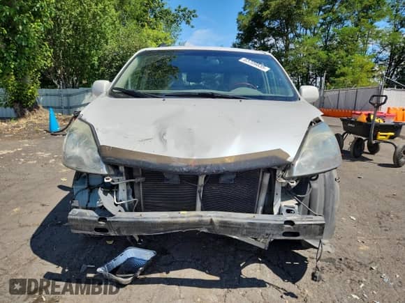 2004 Toyota Sienna XLE z VIN 5TDBA22C84S022517, wystawiony jako Copart lot #63709835 z przebiegiem 183 060 mil mil oraz Szkoda całkowita • Salvage title. Historia ofert i sprzedaży dostępna na DreamBid. Obrazek 5.