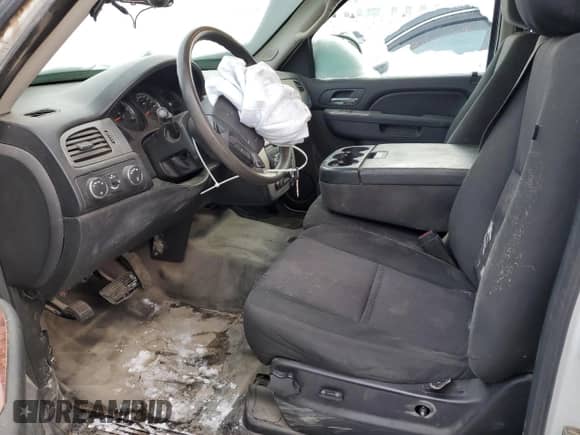 2014 Chevrolet Tahoe Commercial z VIN 1GNSK2E02ER141217, wystawiony jako Copart lot #84096704 z przebiegiem 213 255 mil mil oraz Nie do naprawy • Non repairable. Historia ofert i sprzedaży dostępna na DreamBid. Obrazek 7.