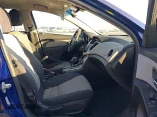 2012 Chevrolet Cruze LS z VIN 1G1PC5SH1C7309468, wystawiony jako IAAI lot #43356916 z przebiegiem 145 405 mil mil oraz . Historia ofert i sprzedaży dostępna na DreamBid. Obrazek 5.