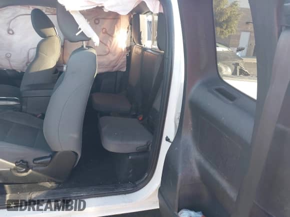 2017 Toyota Tacoma SR5 z VIN 5TFRZ5CN2HX039404, wystawiony jako IAAI lot #41818111 z przebiegiem 107 779 mil mil oraz . Historia ofert i sprzedaży dostępna na DreamBid. Obrazek 8.