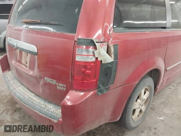 2008 Dodge Grand Caravan SXT z VIN 1D8HN54P98B166074, wystawiony jako IAAI lot #41219394 z przebiegiem 139 033 mil mil oraz . Historia ofert i sprzedaży dostępna na DreamBid. Obrazek 13.