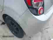 2013 Chevrolet Sonic LT с VIN 1G1JC6SB8D4157702, выставлен на аукционе IAAI как лот 43072159 с пробегом 97 833 миль миль и . История ставок и продаж доступна на DreamBid. Изображение 12.