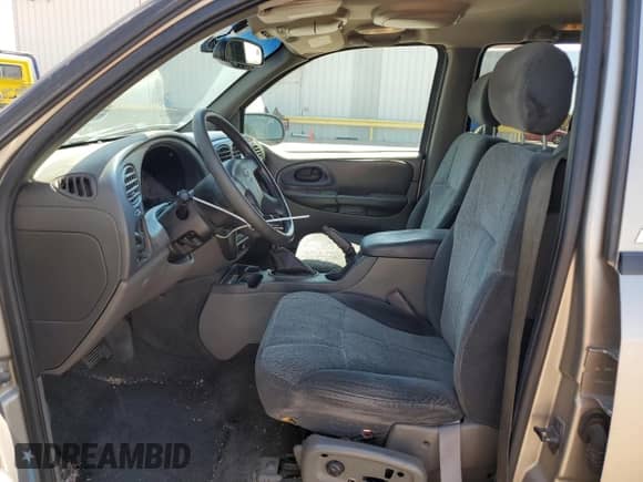 2002 Chevrolet TrailBlazer LS z VIN 1GNDS13S422441403, wystawiony jako Copart lot #66728065 z przebiegiem 173 740 mil mil oraz Czysty tytuł • Clean title. Historia ofert i sprzedaży dostępna na DreamBid. Obrazek 7.