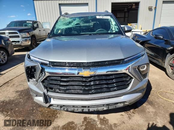 2025 Chevrolet TrailBlazer LT z VIN KL79MPSP3SB149652, wystawiony jako Copart lot #84912635 z przebiegiem 21 968 mil mil oraz Szkoda całkowita • Salvage title. Historia ofert i sprzedaży dostępna na DreamBid. Obrazek 5.