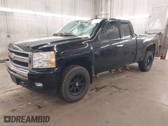 2011 Chevrolet Silverado 1500 LT z VIN 1GCRKSE32BZ402116, wystawiony jako IAAI lot #43266431 z przebiegiem 152 369 mil mil oraz . Historia ofert i sprzedaży dostępna na DreamBid. Obrazek 18.