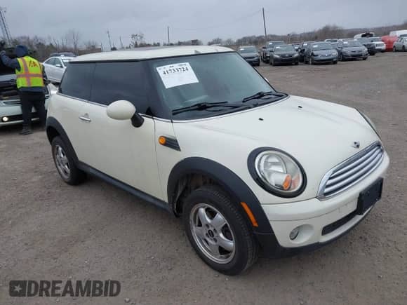 2009 MINI Hardtop with VIN WMWMF33599TU75907, listed as a IAAI auction lot 41733724 with Not provided miles and . Bid and sale history available at DreamBid. Image 1.