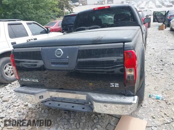 2008 Nissan Frontier SE z VIN 1N6AD09U88C446502, wystawiony jako IAAI lot #42599799 z przebiegiem 262 141 mil mil oraz . Historia ofert i sprzedaży dostępna na DreamBid. Obrazek 16.