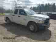 2019 Ram 1500 Express z VIN 1C6RR6FG2KS516069, wystawiony jako Copart lot #47864065 z przebiegiem 102 491 mil mil oraz Szkoda całkowita • Salvage title. Historia ofert i sprzedaży dostępna na DreamBid. Obrazek 4.