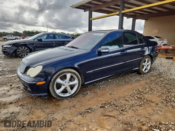 2005 Mercedes-Benz C 230 Kompressor z VIN WDBRF40JX5F717417, wystawiony jako Copart lot #90592545 z przebiegiem 174 613 mil mil oraz Czysty tytuł • Clean title. Historia ofert i sprzedaży dostępna na DreamBid. Obrazek 1.