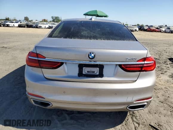 2018 BMW 7 Series 740i z VIN WBA7E2C59JG742180, wystawiony jako Copart lot #60425995 z przebiegiem Nie podano mil oraz Nie do naprawy • Non repairable. Historia ofert i sprzedaży dostępna na DreamBid. Obrazek 6.
