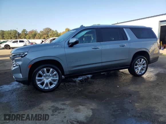 2023 Chevrolet Suburban High Country with VIN 1GNSKGKL9PR328923, listed as a Copart auction lot 77671964 with 32,395 mi miles and Salvage title. Bid and sale history available at DreamBid. Image 1.