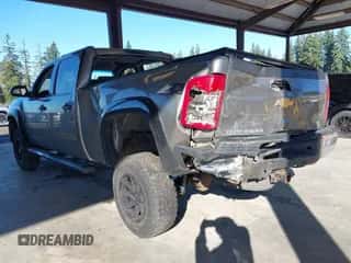 2007 Chevrolet Silverado 2500HD 1LT z VIN 1GCHK23K57F557435, wystawiony jako IAAI lot #43432798 z przebiegiem 264 134 mil mil oraz . Historia ofert i sprzedaży dostępna na DreamBid. Obrazek 3.